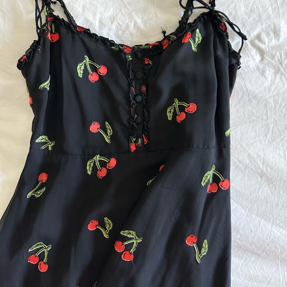 Selling an amazing dress that I’ve only worn a few times, i love it so much!